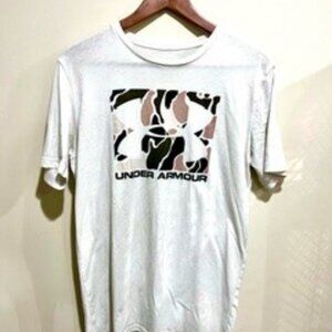 Under Armour T-shirt